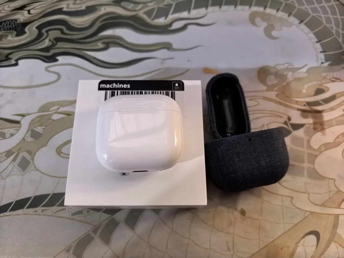 🎧 AirPods 4（含主动降噪 Noise Cancellat
