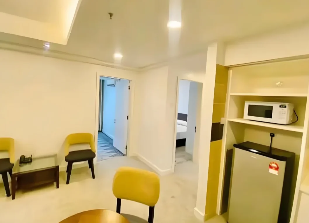 出租: 校内BATC（Scholar inn 旁边）单人间空调房，8月9日-8月底，价格可议。