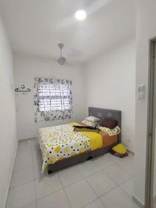 出租 | Residensi Emas