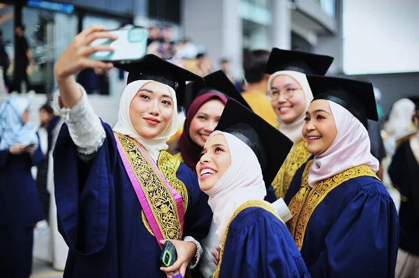每天认识一所马来西亚名校——马来西亚排名前30 玛拉工艺大学 (UiTM)