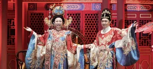 南洋一抹中国红 : 50岁的马来西亚华人姐姐举办明制婚礼破1亿播放！